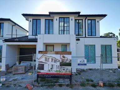 Townhouse For Sale - VIC - Oakleigh South - 3167 - French-inspired fully detached residence with 5 Skylights, Private driveway  (Image 2)