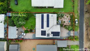 House For Sale - QLD - Macleay Island - 4184 - Generous size home with Dual-Living - ticks all the boxes (Image 2)
