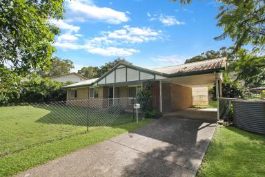 House For Sale - QLD - Macleay Island - 4184 - Low-set Brick with Plenty of Scope to Add Value  (Image 2)