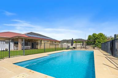 House For Sale - NSW - Mudgee - 2850 - SPACE, STYLE AND A TOUCH OF LUXURY (Image 2)
