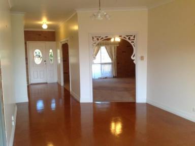 House For Lease - QLD - Eimeo - 4740 - WELL MAINTAINED & PRESENTED COLONIAL DESIGNED HOME WITH CHARM & CHARACTER  (Image 2)