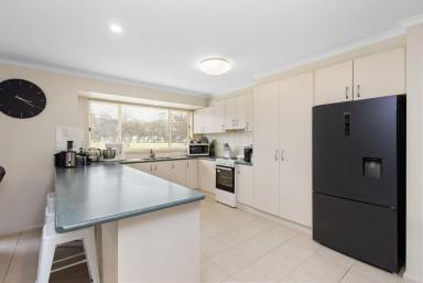 House For Sale - VIC - Huntly - 3551 - Acreage Living On the Edge of Huntly Township  (Image 2)