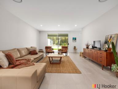 House For Sale - NSW - Malua Bay - 2536 - A Blue Chip Masterpiece - With 2 bedroom Granny flat & Large Shed (Combined Rental Potential $1,260/wk) (Image 2)