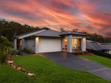House For Sale - NSW - Malua Bay - 2536 - A Blue Chip Masterpiece - With 2 bedroom Granny flat & Large Shed (Combined Rental Potential $1,260/wk) (Image 2)