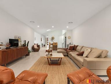 House For Sale - NSW - Malua Bay - 2536 - A Blue Chip Masterpiece -  With 2 bedroom Granny flat & Large Shed  (Image 2)