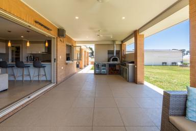 House For Sale - NSW - Temora - 2666 - Luxury Acreage Home  (Image 2)