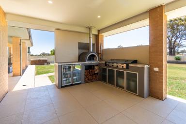 House For Sale - NSW - Temora - 2666 - Luxury Acreage Home  (Image 2)