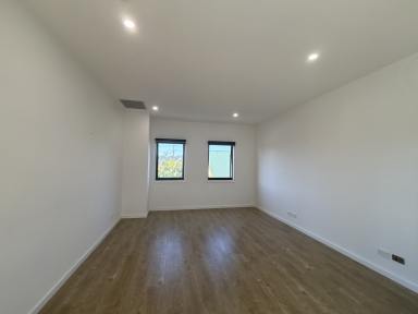 House For Lease - NSW - Oak Flats - 2529 - Stylish & Spacious Townhouse Living in a Prime Location (Image 2)