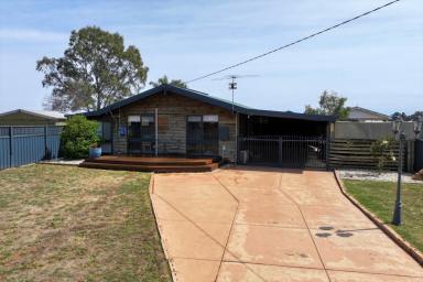House For Sale - VIC - Rochester - 3561 - RED CEDAR HOME ON LARGE 1,100m² ALLOTMENT  (Image 2)