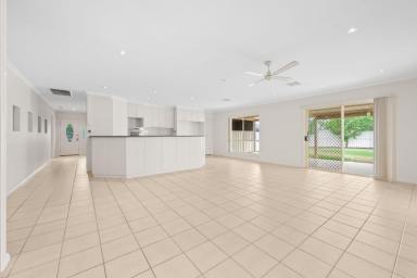 House For Sale - VIC - Mildura - 3500 - SPACIOUS FAMILY LIVING IN QUIET COURT (Image 2)