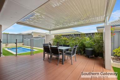 House For Sale - WA - Waikiki - 6169 - MODERN LUXURY TWO-STOREY SHOWCASE HOME WITH POOL  (Image 2)