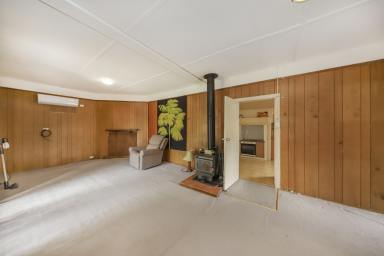 House For Sale - NSW - Tumut - 2720 - Large Lot Living!  (Image 2)