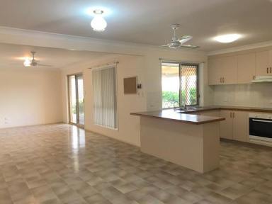 House For Lease - QLD - Kingaroy - 4610 - 4 BEDROOM HOME IN THE HILLVIEW ESTATE  (Image 2)