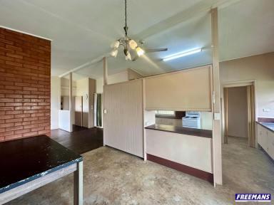 House For Lease - QLD - Kingaroy - 4610 - SPACIOUS 4-BEDROOM, 3-BATHROOM HOME IN AN UNBEATABLE CBD LOCATION  (Image 2)