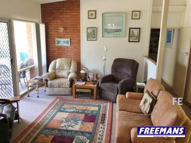 House For Lease - QLD - Kingaroy - 4610 - SPACIOUS 4-BEDROOM, 3-BATHROOM HOME IN AN UNBEATABLE CBD LOCATION  (Image 2)