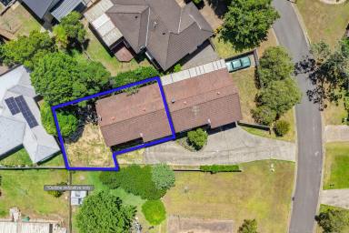 Duplex/Semi-detached For Sale - NSW - Raymond Terrace - 2324 - SPACIOUS THREE LEVEL TOWNHOUSE DUPLEX! (Image 2)