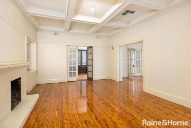 House For Lease - NSW - Wagga Wagga - 2650 - COMFORT LUXURY LIVING IN WAGGA'S CBD  (Image 2)