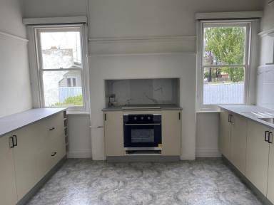 House For Lease - VIC - Hamilton - 3300 - Large Family Home  (Image 2)