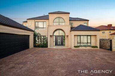 House For Sale - WA - Wannanup - 6210 - Prestige High End Ocean Side Canal Living with Private Deep Water Jetty (Image 2)