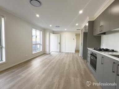 House For Lease - NSW - North Tamworth - 2340 - 48A Evesham Circuit  (Image 2)