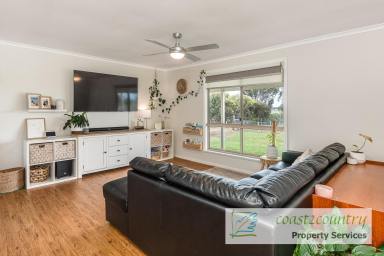 House For Sale - SA - Jervois - 5259 - Family Home on Acres (Image 2)