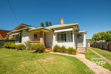 House For Lease - NSW - Glen Innes - 2370 - Freshly Updated 4-Bedroom Home with 1ac Paddock  (Image 2)