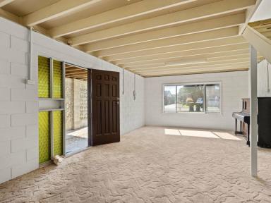 House For Sale - NSW - Old Bar - 2430 - RENOVATOR'S DELIGHT – PRIME OLD BAR LOCATION  (Image 2)