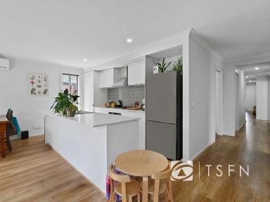 Townhouse For Sale - VIC - Quarry Hill - 3550 - Sleek, stylish and spacious townhouse  (Image 2)