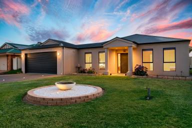 House For Sale - VIC - Mildura - 3500 - Modern Living, Exceptional Location  (Image 2)