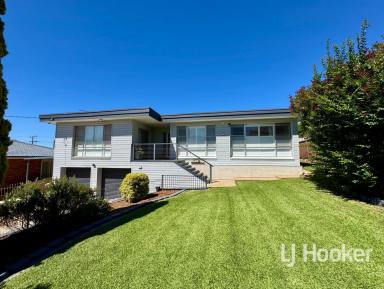 House For Sale - NSW - Inverell - 2360 - Light-Filled Family Home Offering Space & Convenience  (Image 2)