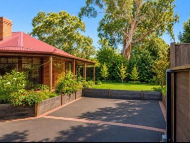House For Sale - VIC - Rosebud - 3939 - The perfect family home or Mornington Peninsula Retreat  (Image 2)