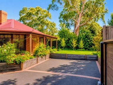 House For Sale - VIC - Rosebud - 3939 - The perfect family home or Mornington Peninsula Retreat  (Image 2)