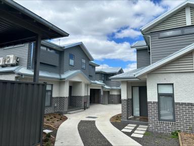 Townhouse For Lease - VIC - Glenroy - 3046 - Private quiet lifestyle in Glenroy prime location  (Image 2)