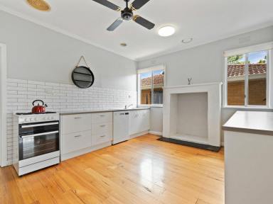 House For Sale - VIC - Bairnsdale - 3875 - MOVE-IN READY HOME IN POPULAR WEST BAIRNSDALE  (Image 2)