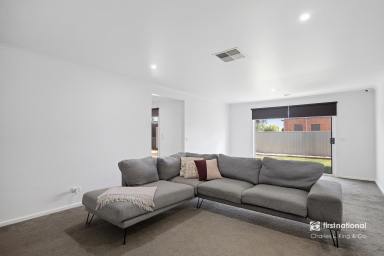 House For Lease - VIC - Echuca - 3564 - The Ultimate In Stylish Living  (Image 2)