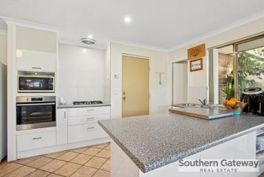 House For Sale - WA - Parmelia - 6167 - BEAUTIFULLY PRESENTED HOME IN A SUPERB LOCATION  (Image 2)