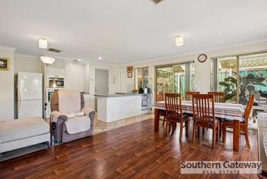 House For Sale - WA - Parmelia - 6167 - BEAUTIFULLY PRESENTED HOME IN A SUPERB LOCATION  (Image 2)