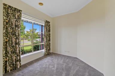 House For Sale - VIC - Drouin - 3818 - JUST RIGHT FOR ANY SIZE FAMILY (Image 2)