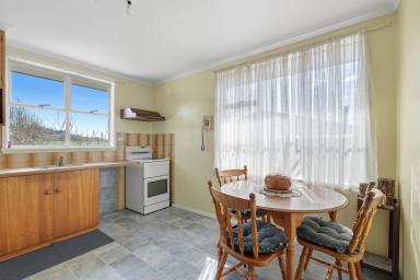 House For Lease - TAS - Claremont - 7011 - Family-Friendly Original Brick Home in a Convenient Location  (Image 2)