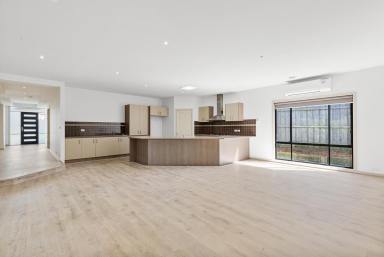 House For Lease - VIC - Beaconsfield - 3807 - Large Family Home - Two Living Areas!  (Image 2)