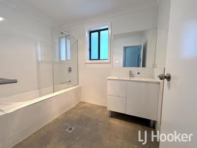 Duplex/Semi-detached For Lease - NSW - Inverell - 2360 - Modern Unit with Car Accomodation!  (Image 2)