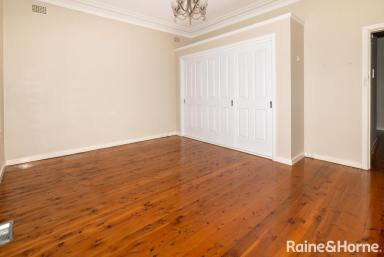 House For Lease - NSW - Turvey Park - 2650 - SPACIOUS FAMILY LIVING (Image 2)