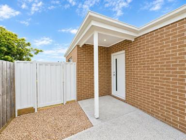 House For Sale - VIC - Lucknow - 3875 - DOWNSIZE WITH MODERN COMFORT IN LUCKNOW  (Image 2)