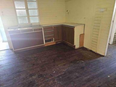 House For Sale - QLD - Kilkivan - 4600 - KILKIVAN RENOVATOR  (Image 2)