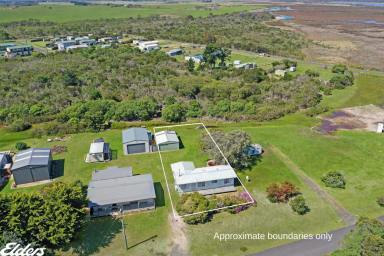 House For Sale - VIC - McLoughlins Beach - 3874 - "AFFORDABLE COASTAL WEEKENDER" (Image 2)