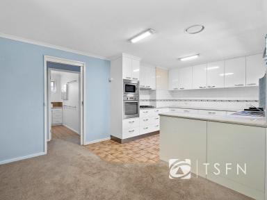 House For Sale - VIC - North Bendigo - 3550 - 3-Bedroom Brick Home in Sought-After North Bendigo. (Image 2)