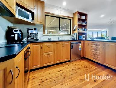 House For Sale - NSW - Inverell - 2360 - Spacious Family Home With Views in Prestigious Ross Hill (Image 2)