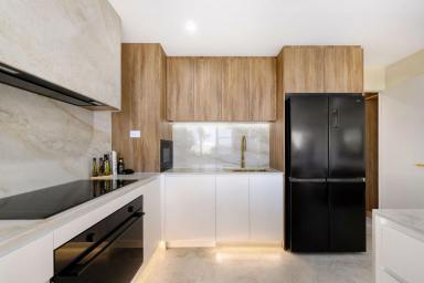 Apartment For Lease - QLD - Runaway Bay - 4216 - Luxury Waterfront Apartment for Rent (Image 2)