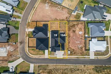 House For Sale - NSW - Mudgee - 2850 - DUAL INCOME INVESTMENT (Image 2)