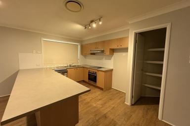 House For Lease - NSW - Glen Oak - 2320 - IMMACULATELY PRESENTED HOME ON 4.5 ACRES!!! (Image 2)